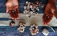 Les rituels de la magie blanche se font lorsque la lune est croissante. Comme n’importe quelle influence énergétique dont le but est la création, la progression et l’évolution. Le jour de la semaine est de préférence vendredi, qui est sous le contrôle de la planète Vénus. Le mois de préférence est septembre. Mais un mage professionnel n’a pas besoin de suivre les instructions à la lettre, car l’entraînement quotidien permet d’augmenter la force de sa parole, de ses mots et de ses pensées. vous pouvez trouver toute l’info nécessaire pour pouvoir faire gratuitement sans aide de spécialistes un retour affectif efficace et rapide.